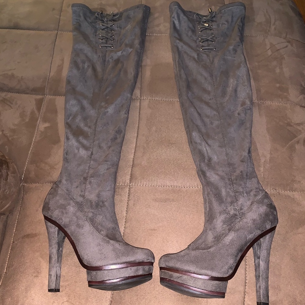 Jennifer Lopez X Kohl’s OTK Boots in Gray Suede